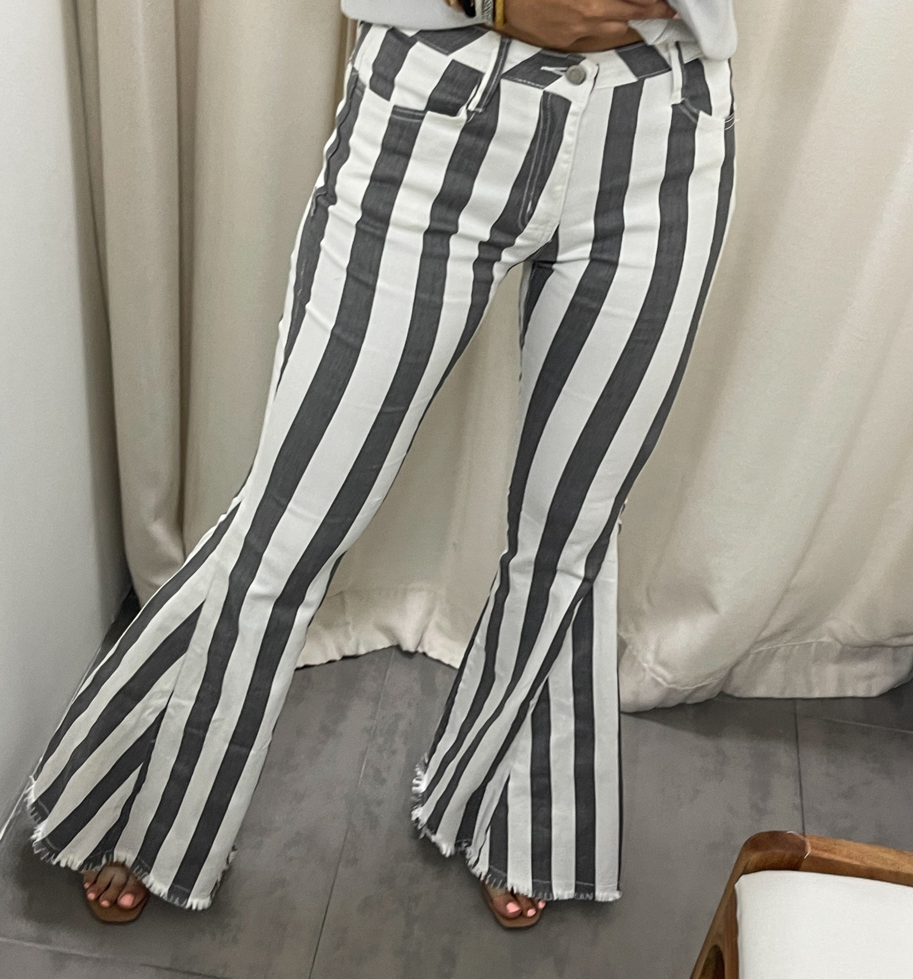 GRAY STRIPED FLARE BACK STAR JEANS