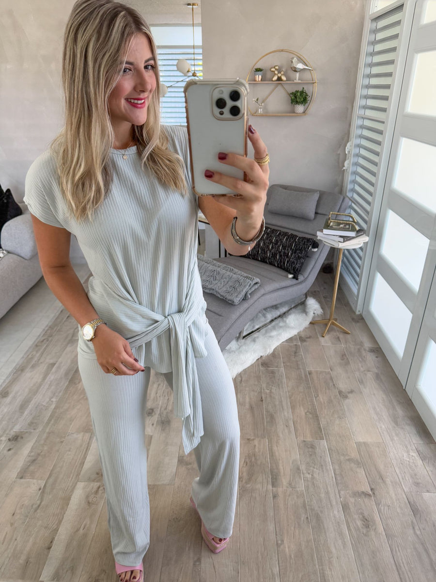 LIGHT GRAY TRAVEL LOUNGE SET