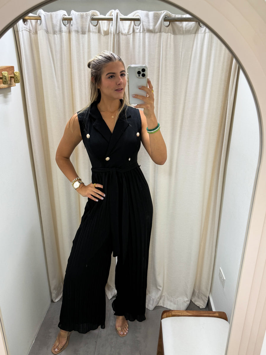 BLACK PLEATED WOVEN JUMPSUIT