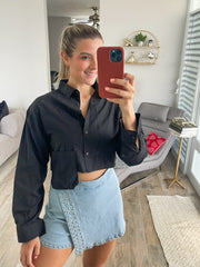 BLACK BUTTON DOWN CROP TOP