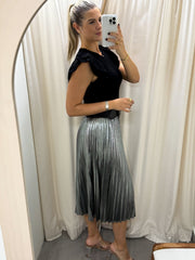 SILVER METALLIC PLEATED SKIRT