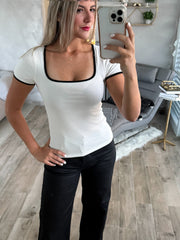 WHITE BLACK BORDER SHORT SLEEVE KNIT TOP