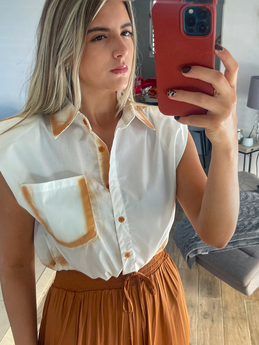 WHITE/CAMEL BUTTONED BLOUSE