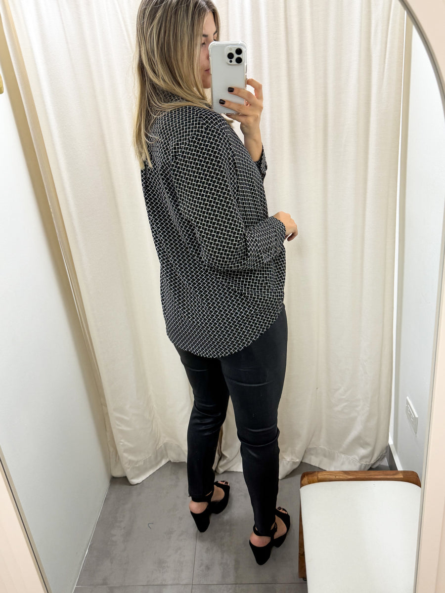 BLACK/WHITE GEOMETRIC PRINT LONG SLEEVE BLOUSE