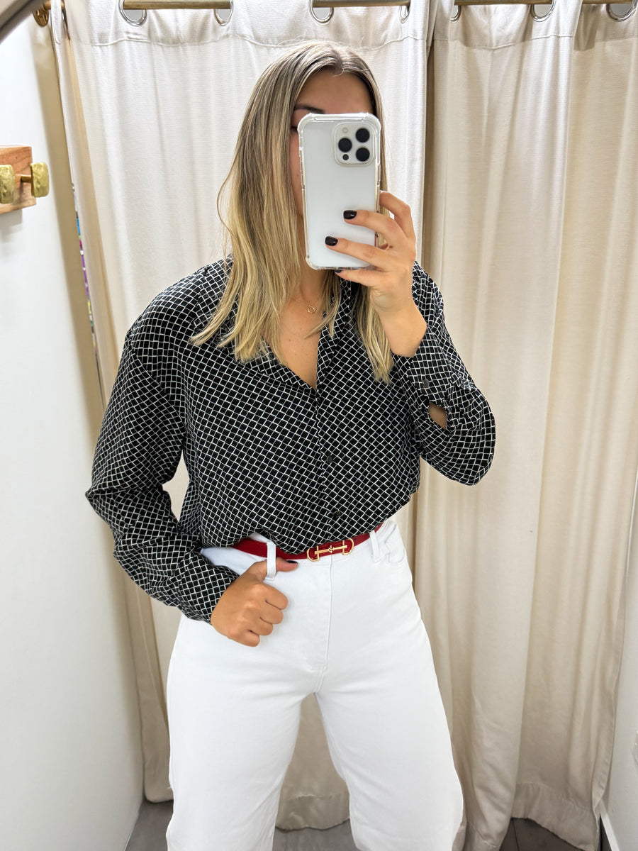 BLACK/WHITE GEOMETRIC PRINT LONG SLEEVE BLOUSE