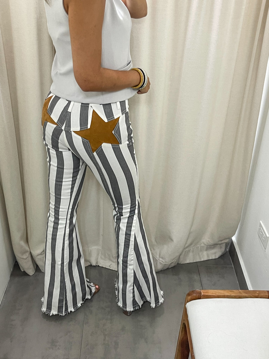 GRAY STRIPED FLARE BACK STAR JEANS