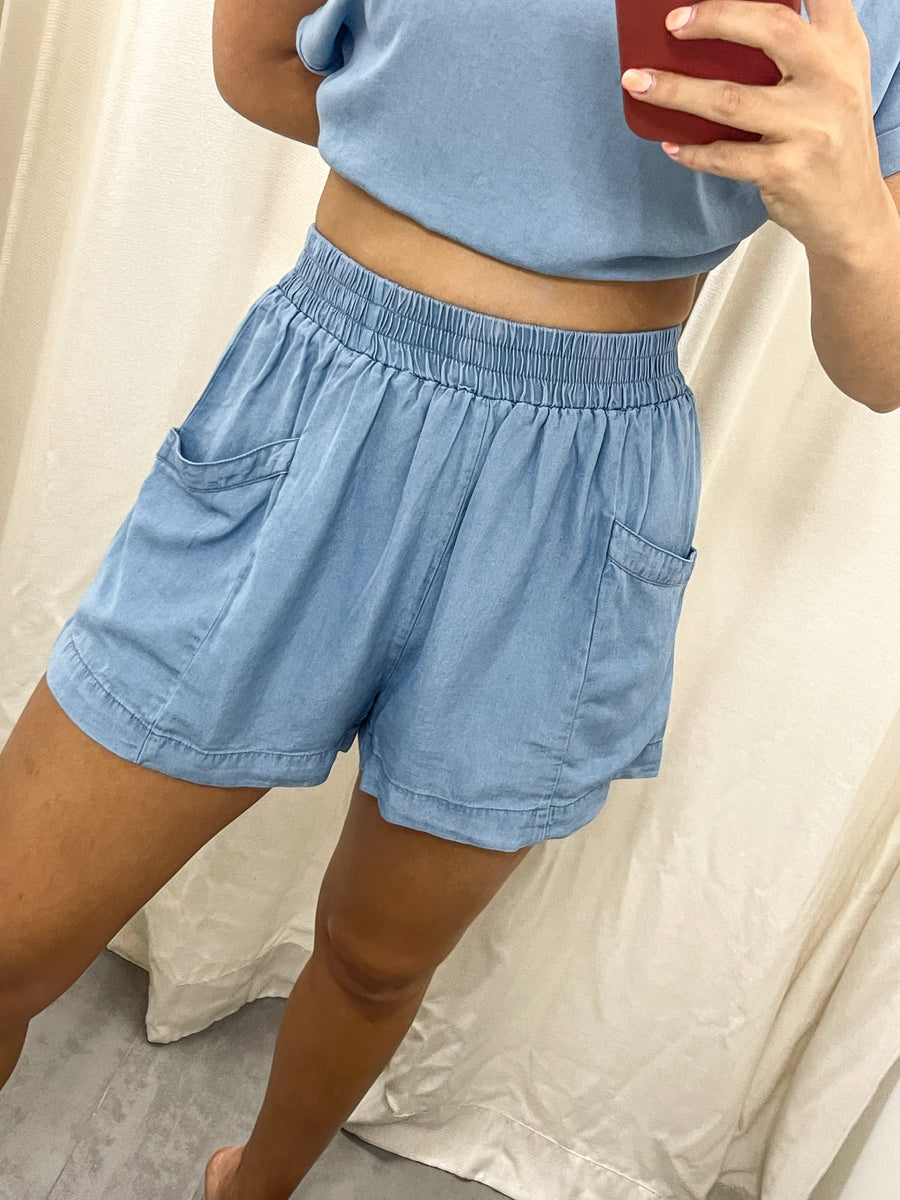 LIGHT DENIM SHORTS