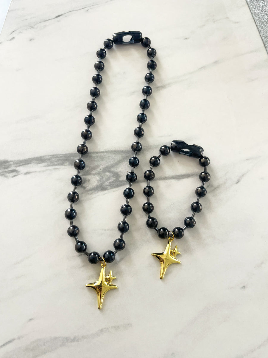 BLACK SPARKLE CHARM NECKLACE