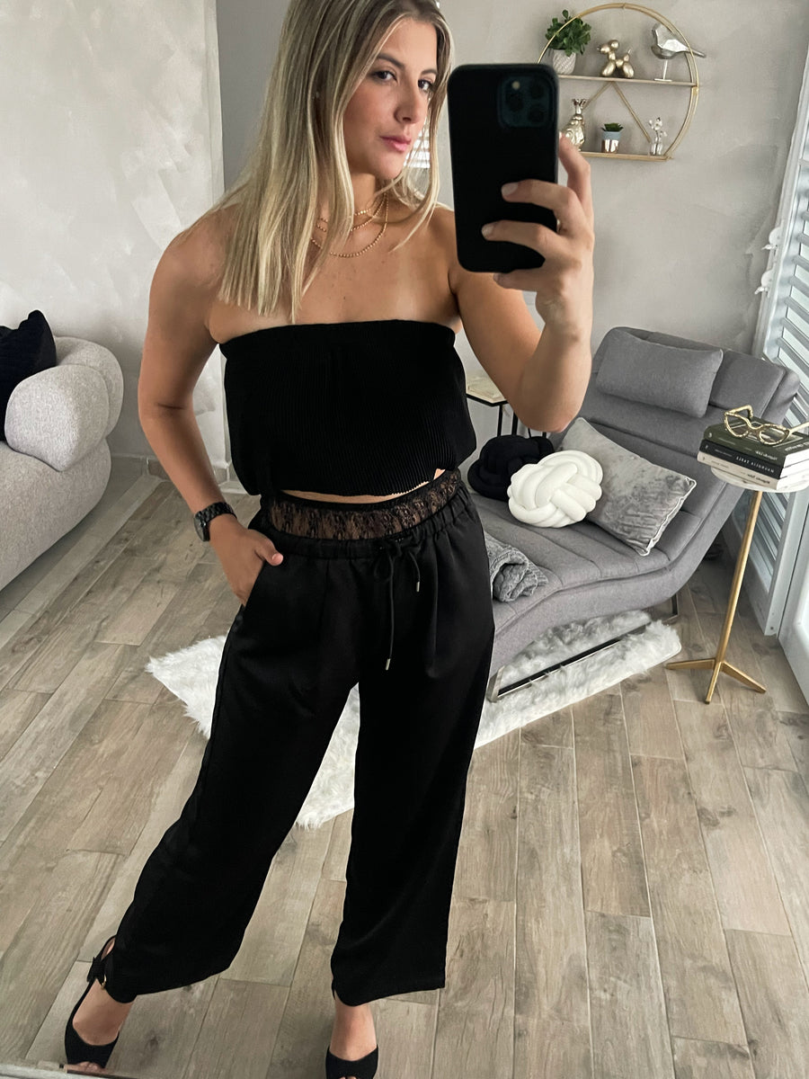 BLACK STRAPLESS PLEATED TUBE TOP