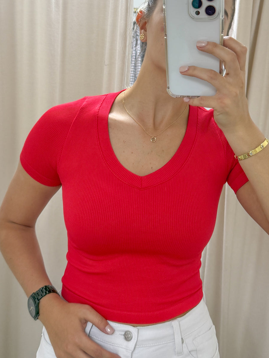 RED RIBBED V-NECK TEE