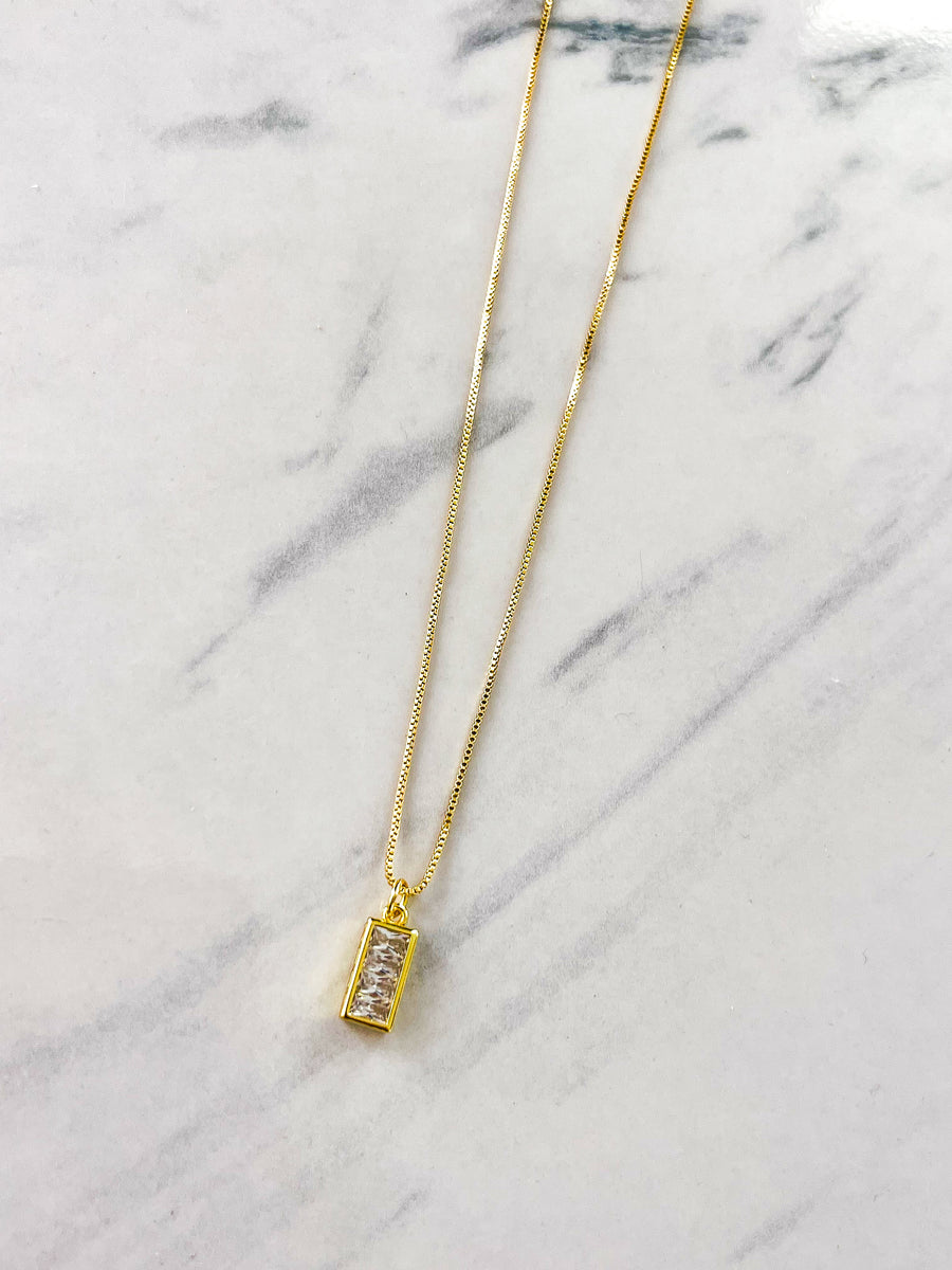 GOLD BAGUETTE NECKLACE