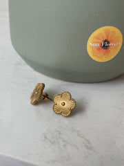 GOLD CLOVER STUD EARRINGS