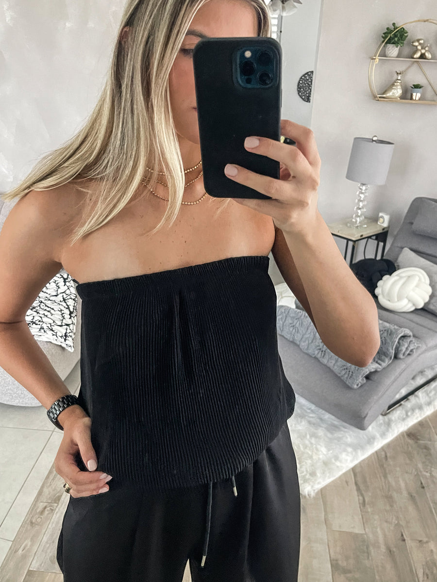 BLACK STRAPLESS PLEATED TUBE TOP