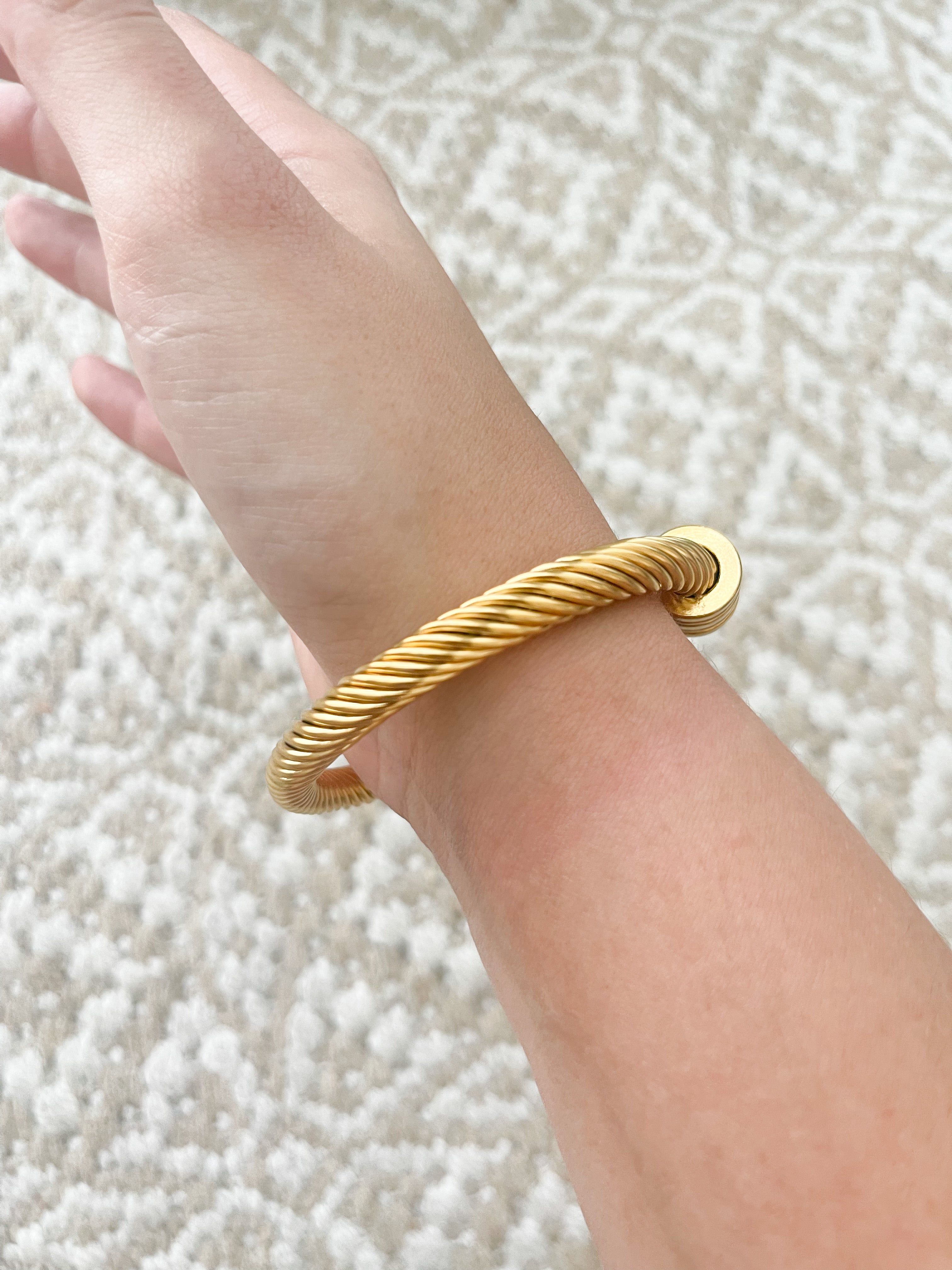 GOLD CABLE BANGLE