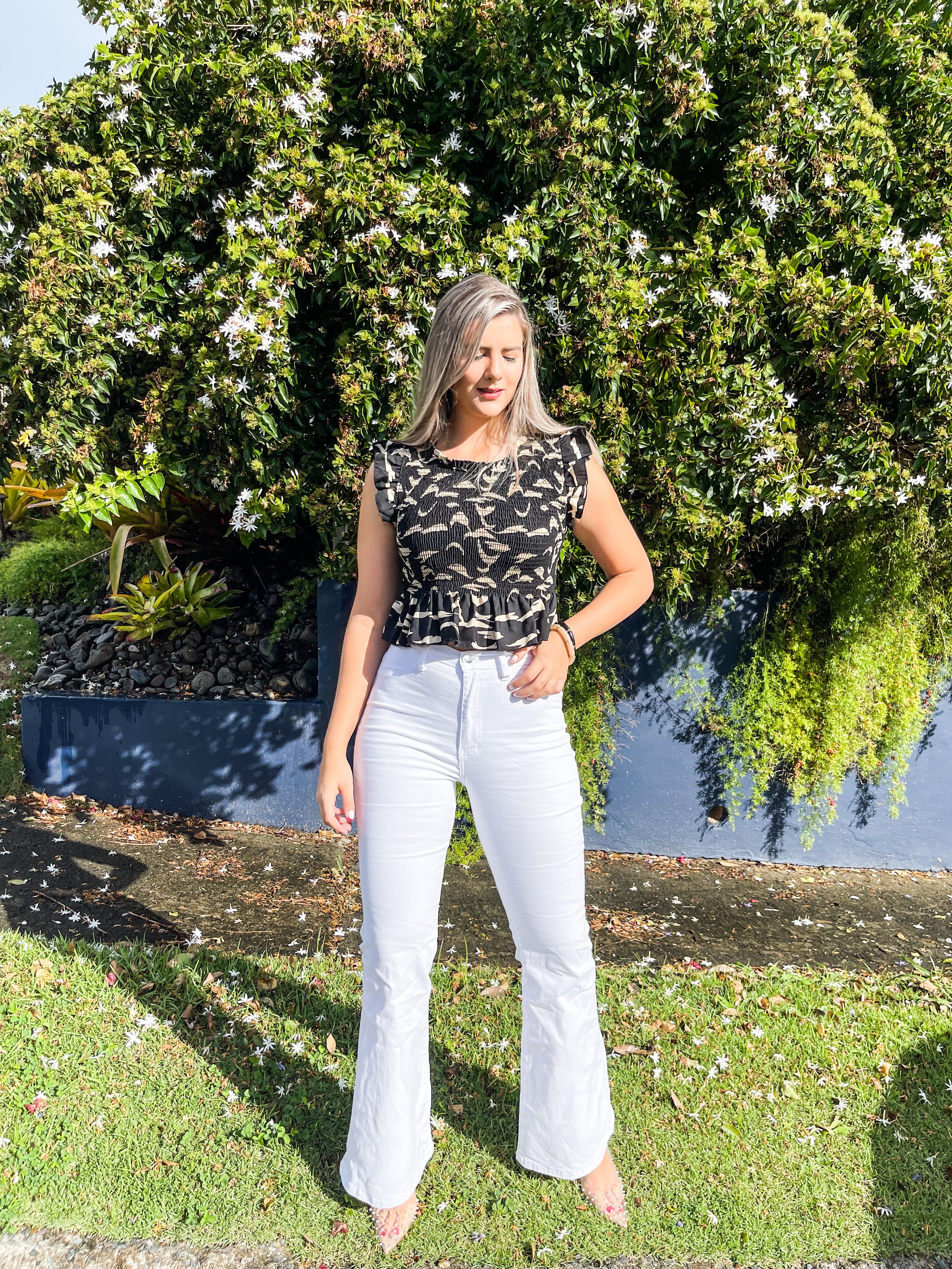 BLACK PRINT CROP SMOCKED BLOUSE